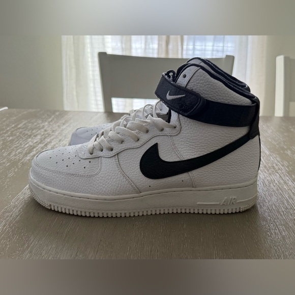 Nike Air Force 1 High - Picture 2 of 5